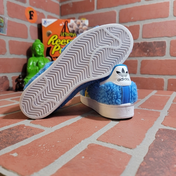 The Simpsons X Adidas Superstar Marge Simpson - Picture 5 of 9